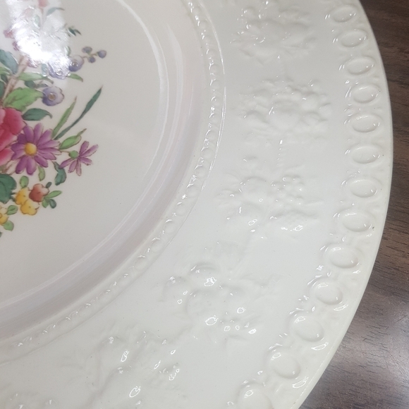 Vintage Wedgwood Wellesley Tintern pattern 11" dinner plate. - Picture 5 of 8